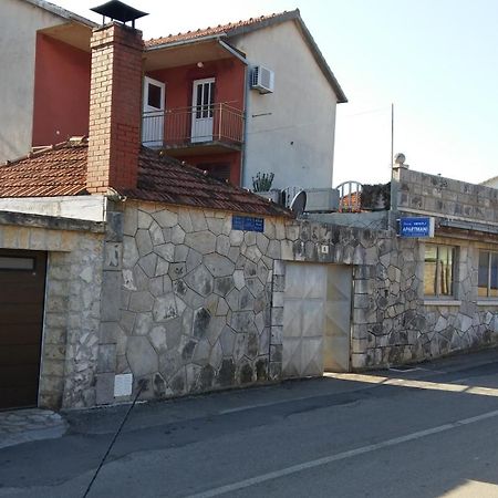 Apartments Srhoj Stari Grad  Habitación foto