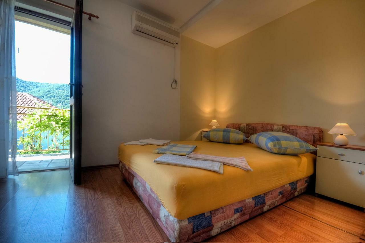 Apartments Srhoj Stari Grad  Exterior foto
